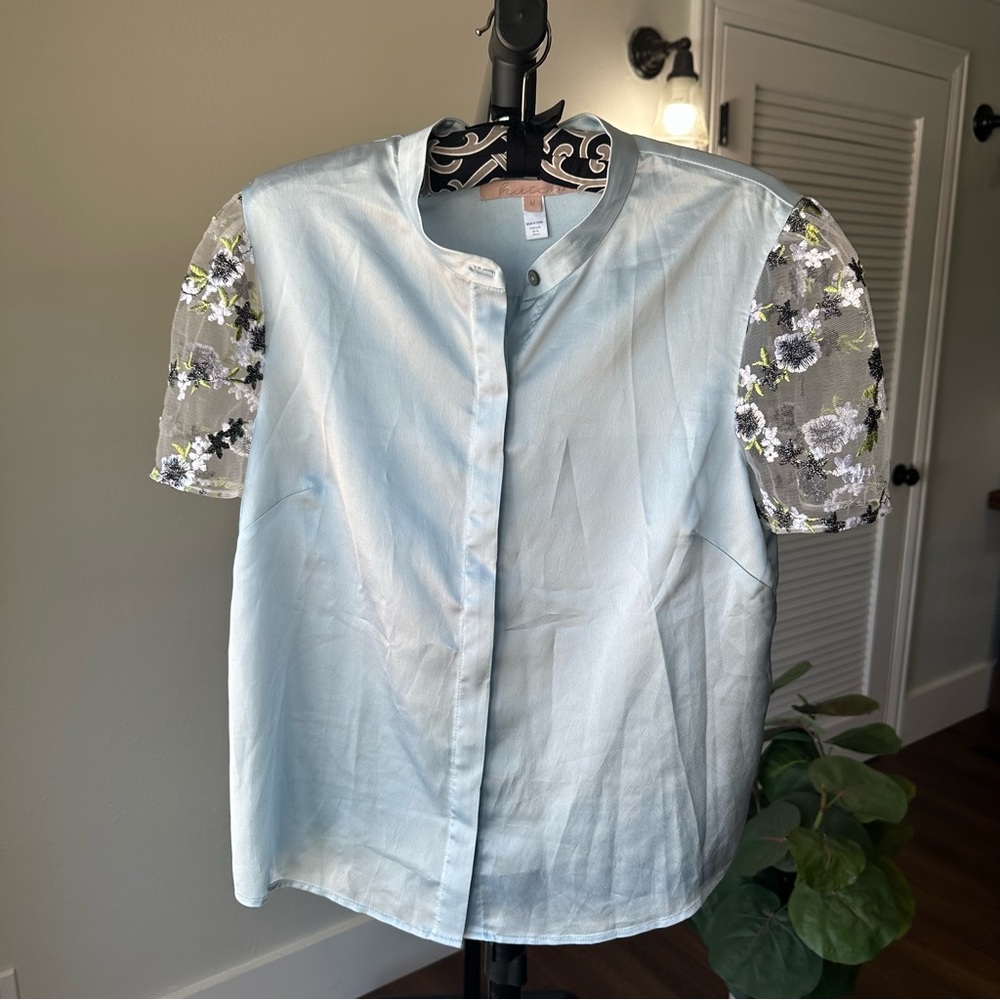 Women’s Hutch Light Blue Silky Floral Sleeve Blouse M